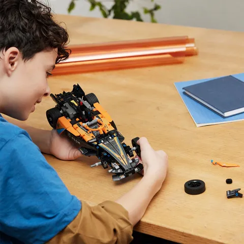 Đồ Chơi Lắp Ghép LEGO Technic NEOM McLaren Formula E Race Car 42169 - 452 Mảnh Ghép Xe Đua Hấp Dẫn Cho Trẻ Em Từ 9 Tuổi