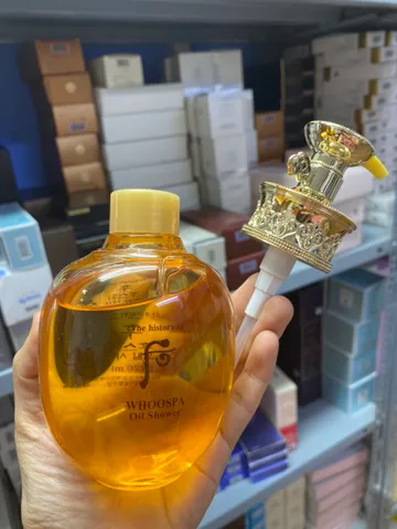 Sữa Tắm Đông Y Whoo Spa Oil Shower 220ml - Dưỡng Ẩm, Trẻ Hóa Da, Giúp Da Mịn Màng và Săn Chắc, Chiết Xuất Nhân Sâm, Đặc Biệt Dành Cho Phụ Nữ Á Đông