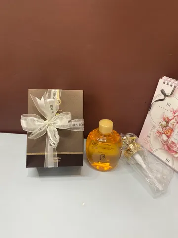 Sữa Tắm Đông Y Whoo Spa Oil Shower 220ml - Dưỡng Ẩm, Trẻ Hóa Da, Giúp Da Mịn Màng và Săn Chắc, Chiết Xuất Nhân Sâm, Đặc Biệt Dành Cho Phụ Nữ Á Đông