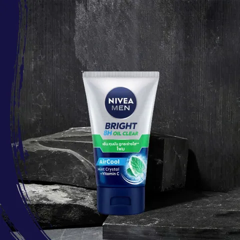 Sữa Rửa Mặt NIVEA MEN Bright Oil Clear Bọt Mịn Kiểm Soát Nhờn, Sạch Sâu 100g 215211