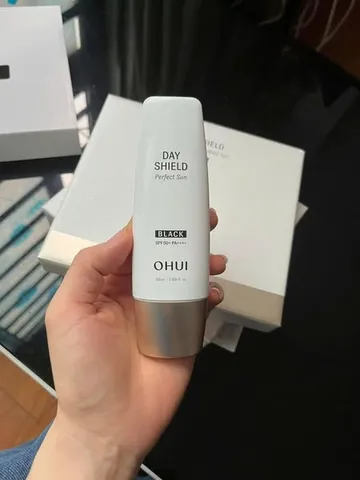 Kem Chống Nắng OHUI Day Shield Đen 50ml - Bảo Vệ Da Tối Ưu, Chống Tia UV, Hiệu Chỉnh Sắc Da, Kiểm Soát Nhờn, Phù Hợp Với Mọi Loại Da