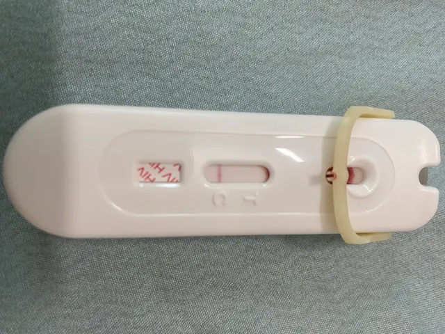 Bộ Kiểm Tra HIV Tại Nhà Mylan - Tự Xét Nghiệm HIV An Toàn và Chính Xác - Kết Quả Trong 15-20 Phút