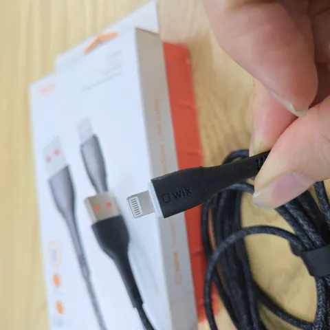 Cáp Sạc iPhone Chính Hãng WIX 2M - Dây Dù Siêu Bền, Hỗ Trợ Sạc Nhanh 2.4A, Tiện Lợi Sử Dụng Xa Ổ Điện
