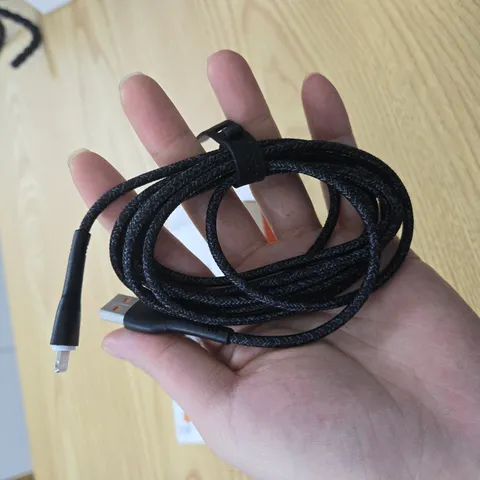 Cáp Sạc iPhone Chính Hãng WIX 2M - Dây Dù Siêu Bền, Hỗ Trợ Sạc Nhanh 2.4A, Tiện Lợi Sử Dụng Xa Ổ Điện