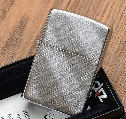 Bật Lửa Zippo 28182 Diagonal Weave - Thiết Kế Tối Giản, Chất Liệu Bền Bỉ - Hộp Quà Tặng Thân Thiện Môi Trường
