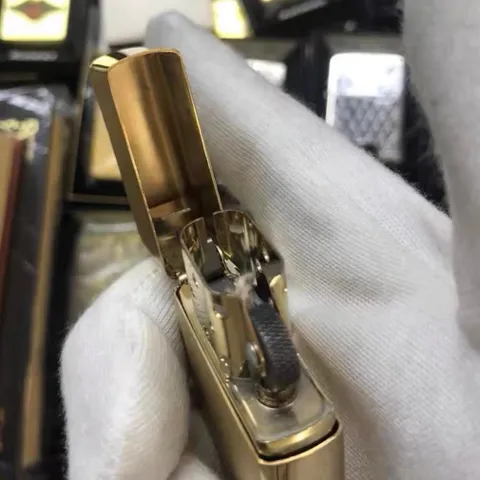 Bật Lửa Zippo 240 Vintage Brushed Brass - Thiết Kế Duy Nhất, Đồng Vàng Chặt Góc, Quà Tặng Độc Đáo Made in USA