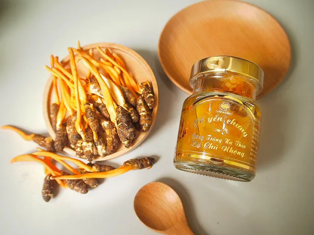Yến Chưng Ký Chủ Nhộng Đông Trùng Hạ Thảo 70ml - Thực Phẩm Giàu Dinh Dưỡng Từ Thiên Nhiên, Hỗ Trợ Sức Khỏe Ưu Việt