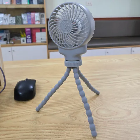 Quạt Tích Điện Cầm Tay Octopus Fan Kèm Chân Kẹp Đa Năng - Quạt Mini Di Động Siêu Mát, Tiện Lợi Cho Bé và Văn Phòng