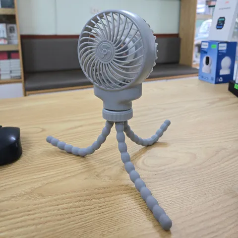 Quạt Tích Điện Cầm Tay Octopus Fan Kèm Chân Kẹp Đa Năng - Quạt Mini Di Động Siêu Mát, Tiện Lợi Cho Bé và Văn Phòng