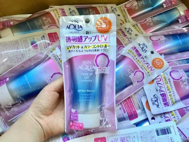 KCN - Kem Chống Nắng Skin Aqua Tone Up Uv Essence 80G