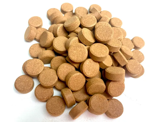 Cám Dán Multi Stick On Tăng Màu Cho Cá Cảnh - Thức Ăn Protein Artemia Sấy Khô, Không Gây Bụi Nước - 70 gram