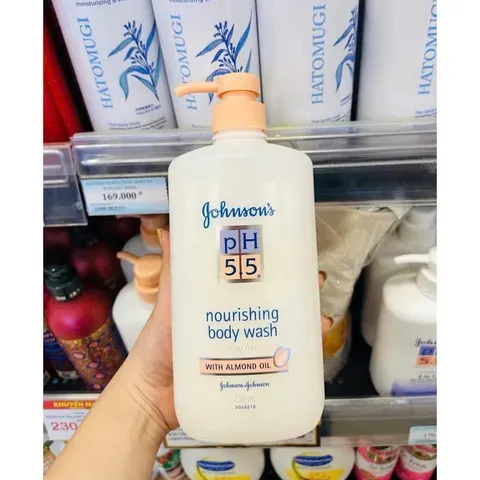 Sữa Tắm Johnson's pH 5.5 Dưỡng ẩm Da 750ml Hạnh Nhân - Sản phẩm Giúp Làm Sạch và Cấp Nước Cho Da Mềm Mại, Tự Nhiên