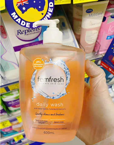 Dung Dịch Vệ Sinh Phụ Nữ Femfresh Daily Wash 600ml - Chăm Sóc Vùng Kín Dịu Nhẹ, Chiết Xuất Tự Nhiên, Mùi Cam Thơm Mát