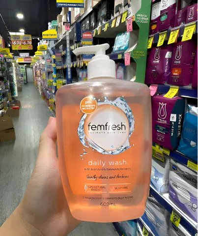 Dung Dịch Vệ Sinh Phụ Nữ Femfresh Daily Wash 600ml - Chăm Sóc Vùng Kín Dịu Nhẹ, Chiết Xuất Tự Nhiên, Mùi Cam Thơm Mát