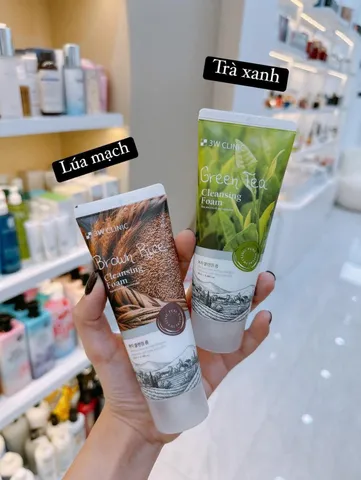 Sữa Rửa Mặt Gạo 3W Clinic Hàn Quốc 100ml - Làm Sáng Da, Ngăn Ngừa Mụn, Chiết Xuất Lúa Mạch Tự Nhiên