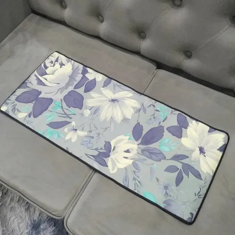 Tấm Lót Bàn Làm Việc Hoa Trắng Xanh Xám 70x30cm - Chống Nước, Chống Trầy, Dày 3mm - Phụ Kiện Máy Tính Chuyên Dụng