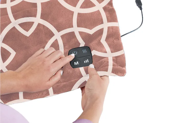 Áo choàng massage và làm ấm không dây HoMedics HCM-T210 - Thiết bị thư giãn cổ, vai, lưng tiện lợi có chức năng nhiệt và massage điều chỉnh.