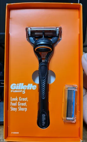 Dao Cạo Râu Gillette Fusion 5 Power Hộp Giấy