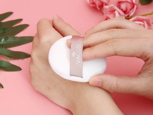 Bông Phấn Tròn Vacosi BP20 Trắng Nhẹ - Phụ Kiện Trang Điểm Dễ Sử Dụng cho Làn Da Mềm Mại, Giúp Tán Phấn Đều  và Tiết Kiệm Chi Phí