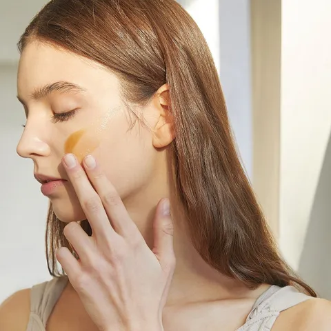 Kem Dưỡng Da Skin1004 Chiết Xuất Rau Má 75ml - Giải Pháp Làm Dịu Da Nhạy Cảm, Tổn Thương Sau Mụn từ Hàn Quốc