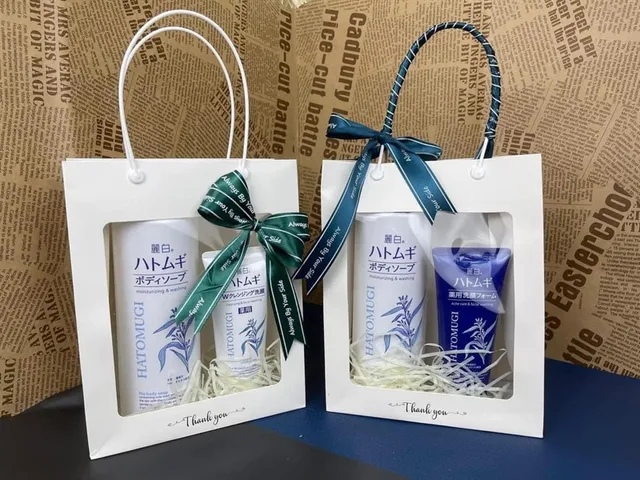 Túi Giấy Trắng Mặt Kính Có Nơ - Phụ Kiện Mỹ Phẩm Sang Trọng và Thời Trang Dành Cho Phái Đẹp từ Mỹ