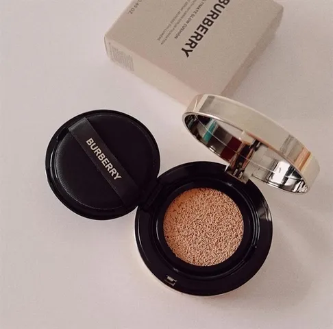 Phấn nước Burberry Ultimate Glow 40 light cool
