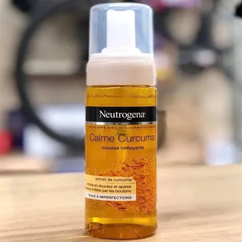 Sữa Rửa Mặt Tinh Chất Nghệ Neutrogena Calme Curcuma 150 ml