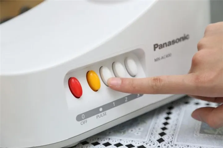 Máy Xay Đa Năng Panasonic MX-AC400WRA 450W - Xay Sinh Tố, Ép Trái Cây, Chế Biến Đa Dạng - Tiện Lợi Và An Toàn