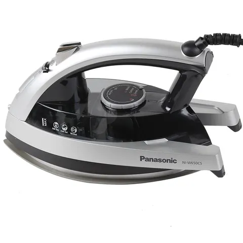 Bàn Là Hơi Nước Panasonic NI-W650CSLRA - Công Suất 2200W, Thiết Kế Sang Trọng, Mặt Đế Chống Dính, Ủi Nhanh Chóng, Tiện Lợi Cho Mọi Chất Liệu