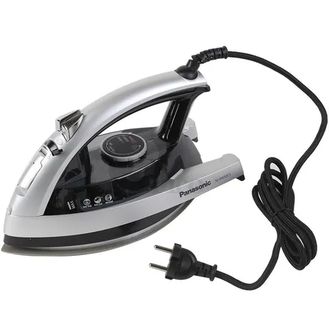 Bàn Là Hơi Nước Panasonic NI-W650CSLRA - Công Suất 2200W, Thiết Kế Sang Trọng, Mặt Đế Chống Dính, Ủi Nhanh Chóng, Tiện Lợi Cho Mọi Chất Liệu