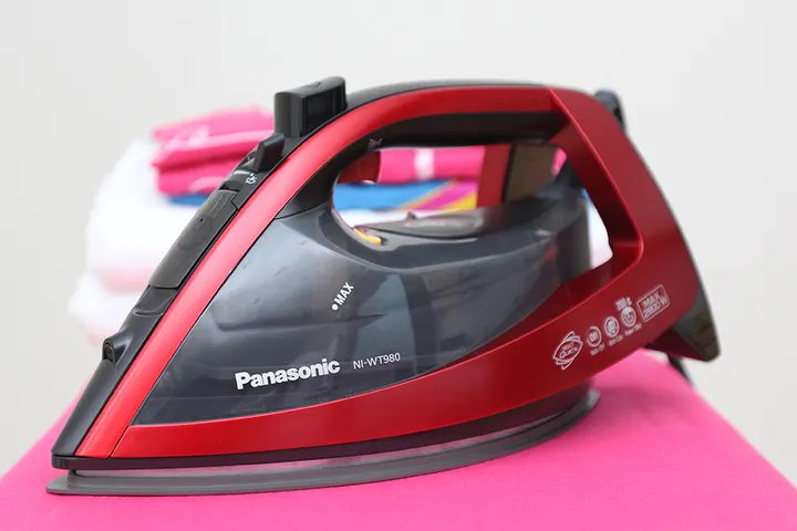 Bàn Là Hơi Nước Panasonic NI-WT980RRA 2800W - Thiết Kế Đẹp, Chống Dính, Dung Tích 350ml, Đa Chức Năng, Phù Hợp Mọi Loại Vải