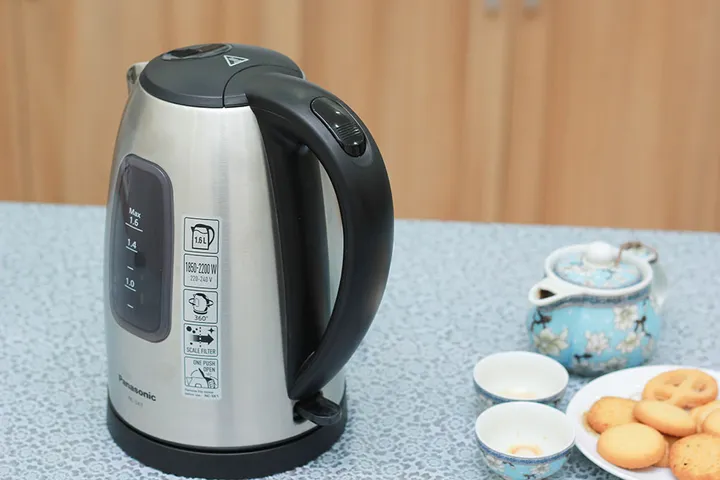 Ấm Siêu Tốc Panasonic NC-SK1BRA 1.6L - Đun Nước Nhanh 2200W, Inox Bóng, Tiện Ích Hiện Đại cho Gia Đình