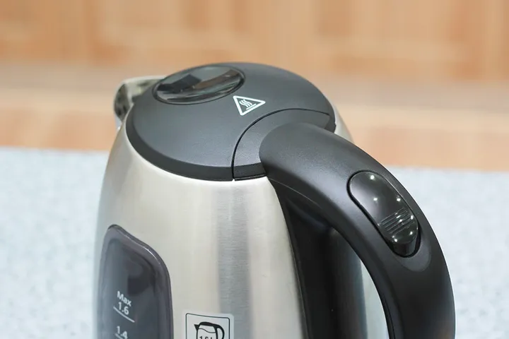 Ấm Siêu Tốc Panasonic NC-SK1BRA 1.6L - Đun Nước Nhanh 2200W, Inox Bóng, Tiện Ích Hiện Đại cho Gia Đình