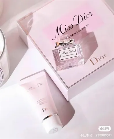Set Miss Dior Blooming Bouquet _ ( 1 nh 5ml + 1 dưỡng thể 20ml)