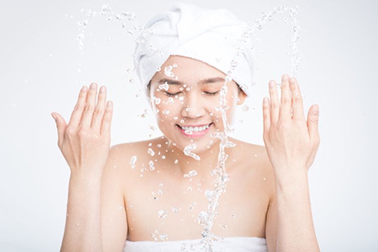 Bí quyết chăm sóc da mặt trong mùa hè cho làn da dầu nhờn