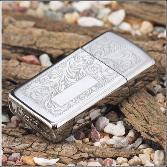 Thiết kế mạ Chrome s&aacute;ng b&oacute;ng gi&uacute;p chiếc hộp quẹt Zippo trở n&ecirc;n cao cấp hơn
