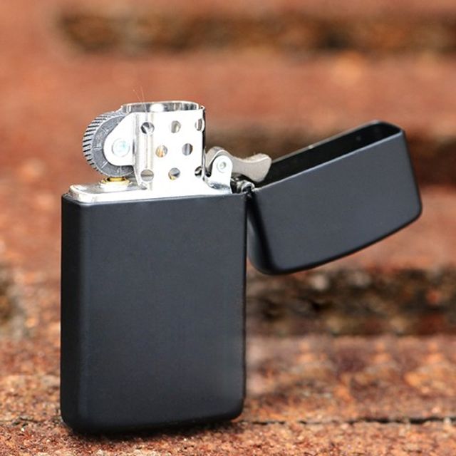 Bật lửa Zippo Slim Black Matte Lighter 1618 ch&iacute;nh h&atilde;ng