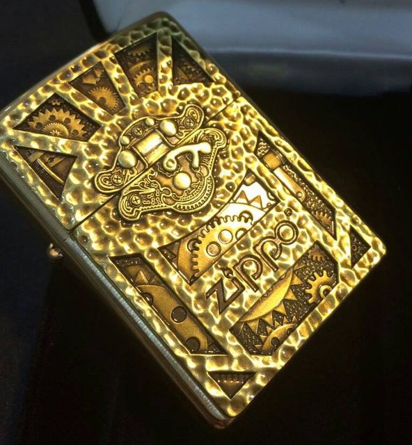 Bật lửa Zippo 29103 s&aacute;ng đẹp với c&aacute;c họa tiết được khắc tỉ mỉ, phức tạp