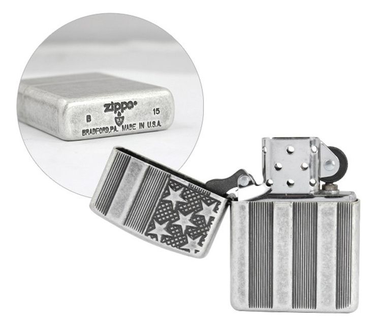 Phần đ&aacute;y của Zippo 28974 được in dập t&ecirc;n thương hiệu r&otilde; n&eacute;t