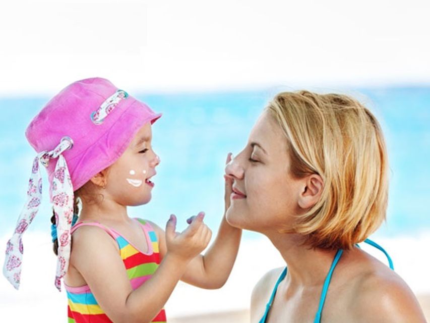 Kem kh&ocirc;ng g&acirc;y nhờn d&iacute;nh, kh&ocirc;ng bết v&agrave; kh&ocirc;ng để lại c&aacute;c vệt trắng khi thoa.