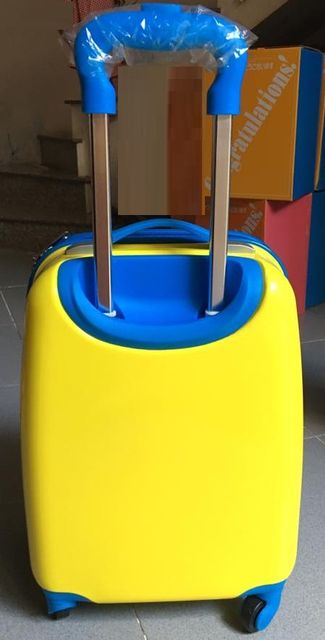 Vali k&eacute;o Minion h&igrave;nh chữ nhật cho b&eacute; 3
