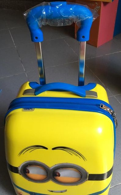 Vali k&eacute;o Minion h&igrave;nh chữ nhật cho b&eacute; 2