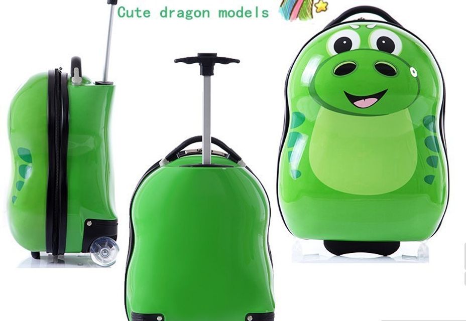 Với kh&ocirc;ng gian chứa kh&aacute; rộng r&atilde;i, Vali k&eacute;o  cho ph&eacute;p b&eacute; mang theo những quyển s&aacute;ch khổ lớn cũng như nhiều mang nhiều đồ khi đi chơi