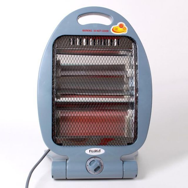 Quạt sưởi Fujika - 80A c&oacute; ch&acirc;n đế v&agrave; chế độ tự ngắt khi bị đổ
