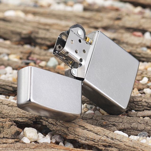 Bật lửa Zippo 207 Street Chrome xước bụi gi&aacute; chỉ từ 300k