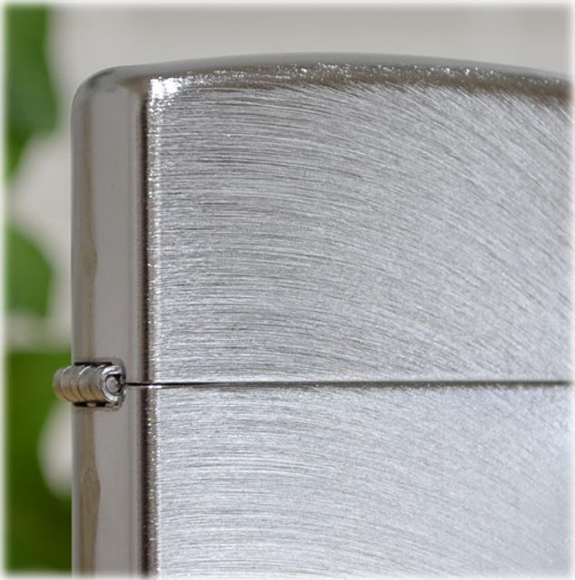 Bật lửa Zippo 24647 Chrome xước v&acirc;n cong gi&aacute; chỉ từ 500k