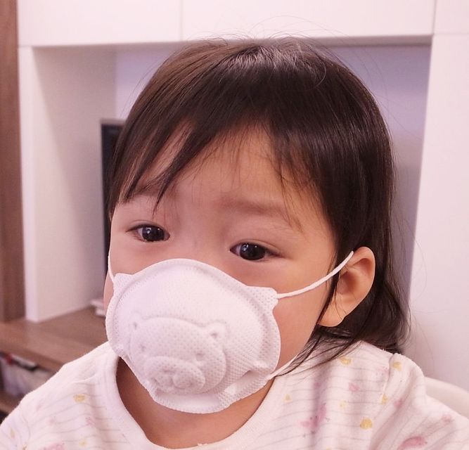 Thiết kế h&igrave;nh dạng v&ograve;m 3 chiều tạo cảm gi&aacute;c dễ chịu cho b&eacute; khi sử dụng