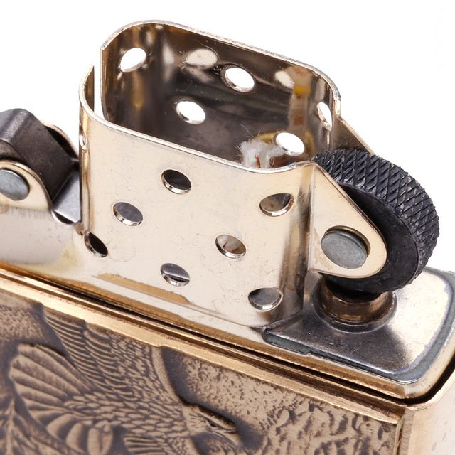 Bật lửa Zippo 20854 Lighter Where Eagles Dare Emblem tỉ mỉ đến từng chi tiết