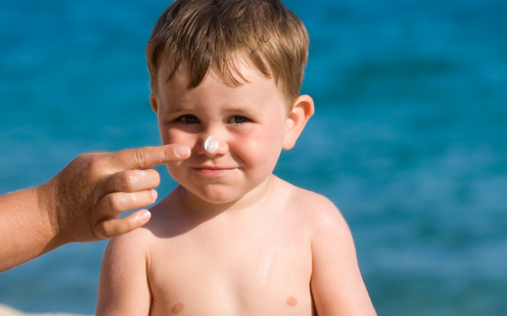 Kem chống nắng Sun Bear l&agrave; loại kem chống nắng d&agrave;nh cho b&eacute; y&ecirc;u với SPF 50+ PA+++ gi&uacute;p bảo vệ l&agrave;n da của b&eacute; khi vui chơi 