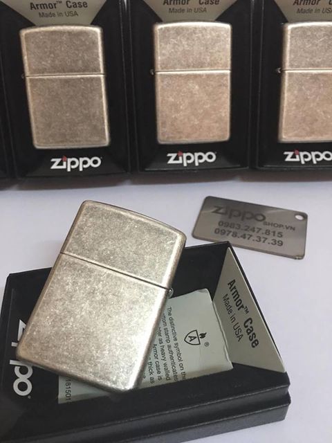 L&agrave; chiếc Zippo thuộc d&ograve;ng Armor với vỏ d&agrave;y gấp 1,5 lần bản ti&ecirc;u chuẩn tạo cảm gi&aacute;c chắc tay